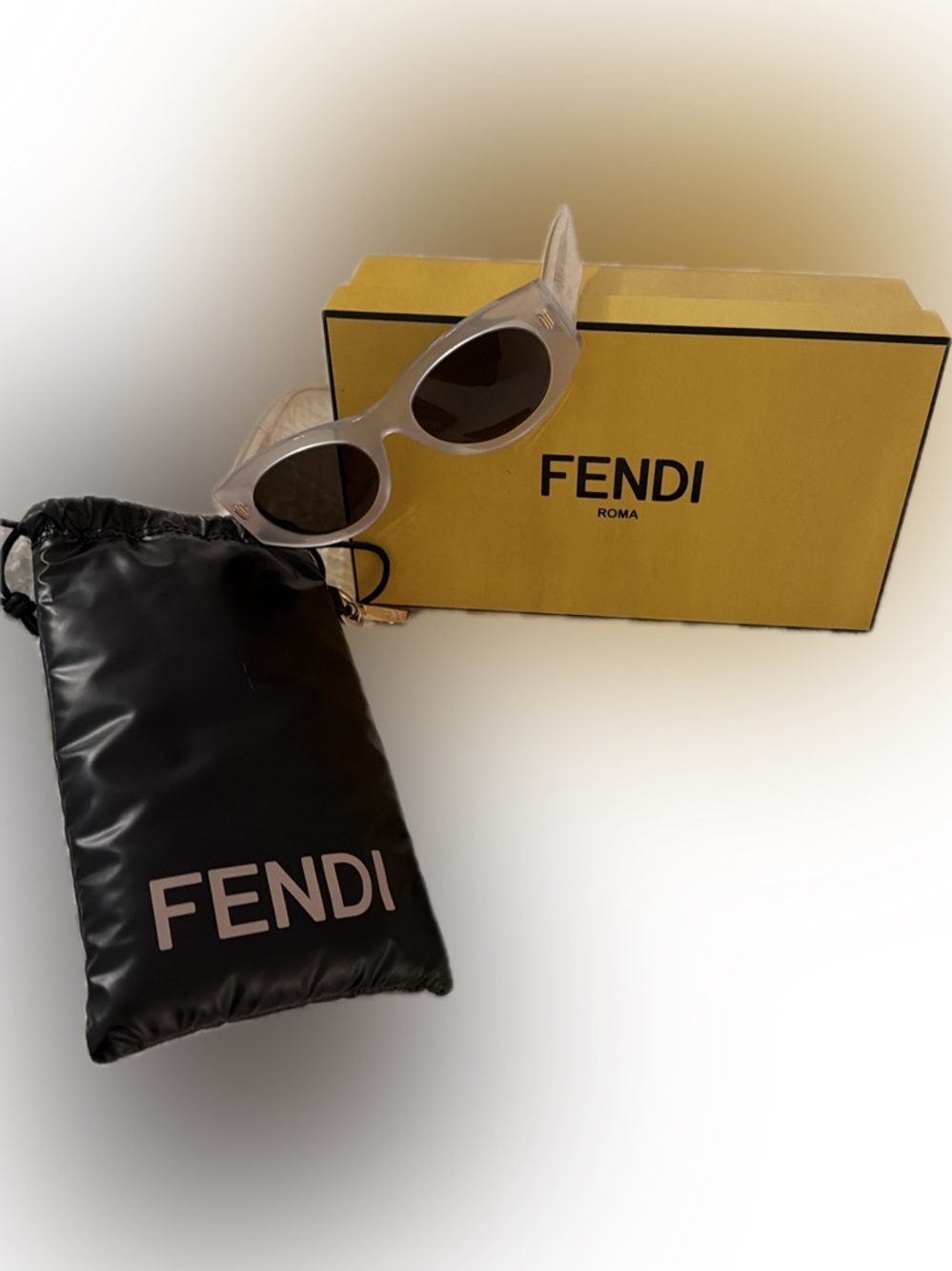 FENDI Roma Oval Sunglasses – Nude/Ivory Acetate – Full Set